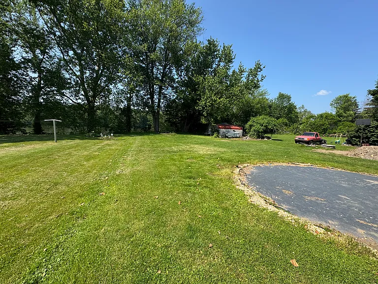 315 W 2nd St — Photo 11