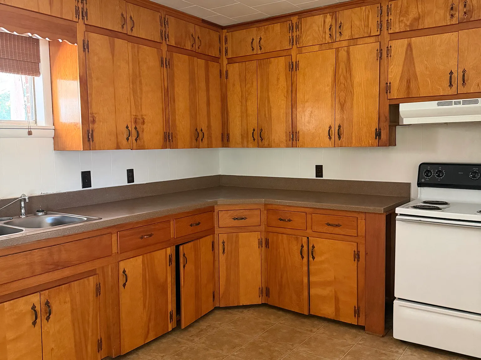 2 bed, 1200 sqft, $975 — Photo 3