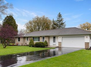 10302 N Sunnycrest Dr, Mequon, WI 53092