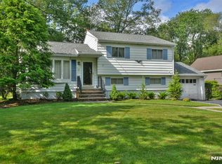 29 Lotus Ln, Waldwick, NJ 07463