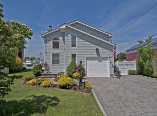 128 Mayhew Ave, Babylon, NY 11702