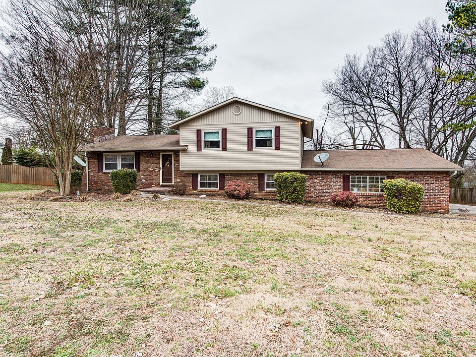 9013 Carlton Circle