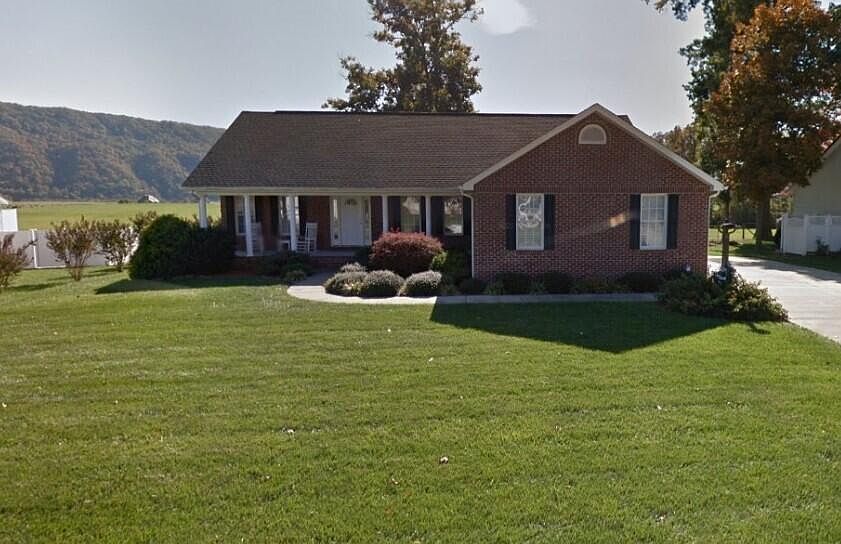1st image of 117 Fox Meadows Dr
