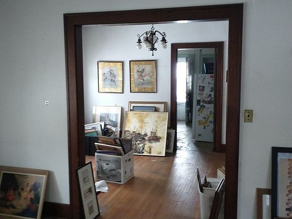 4th image of 1009 W Hovey Ave