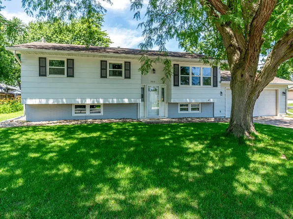 300 W Spring St, Eldridge, IA 52748