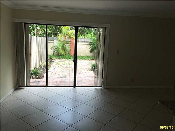 4th image of 3900 NE 18th Ave APT 31