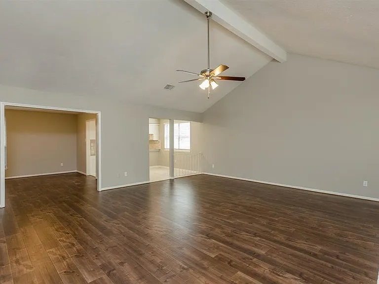2715 Colony Dr — Photo 3
