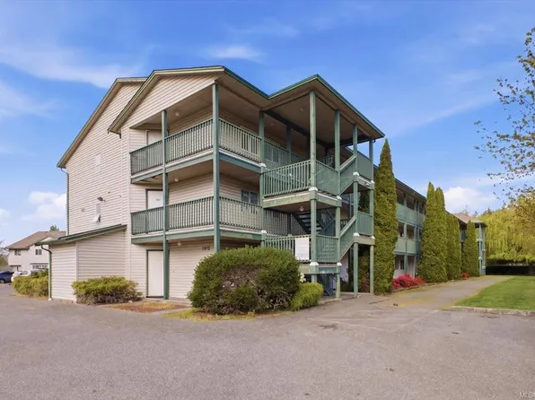 1912 Bowen Rd #208, Nanaimo, BC V9S 5S6