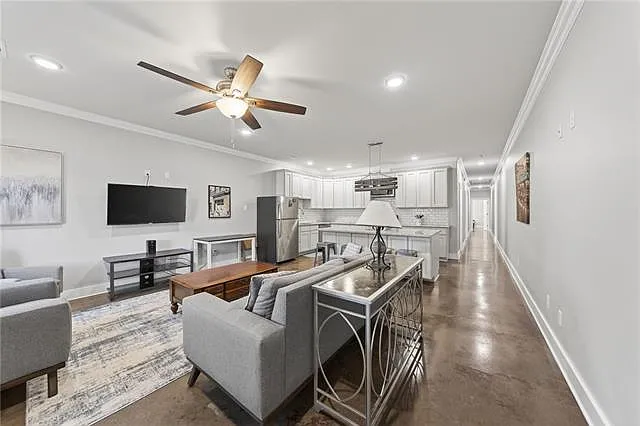 3 bed, 2.0 bath, 1467 sqft, $2,800 — Photo 2