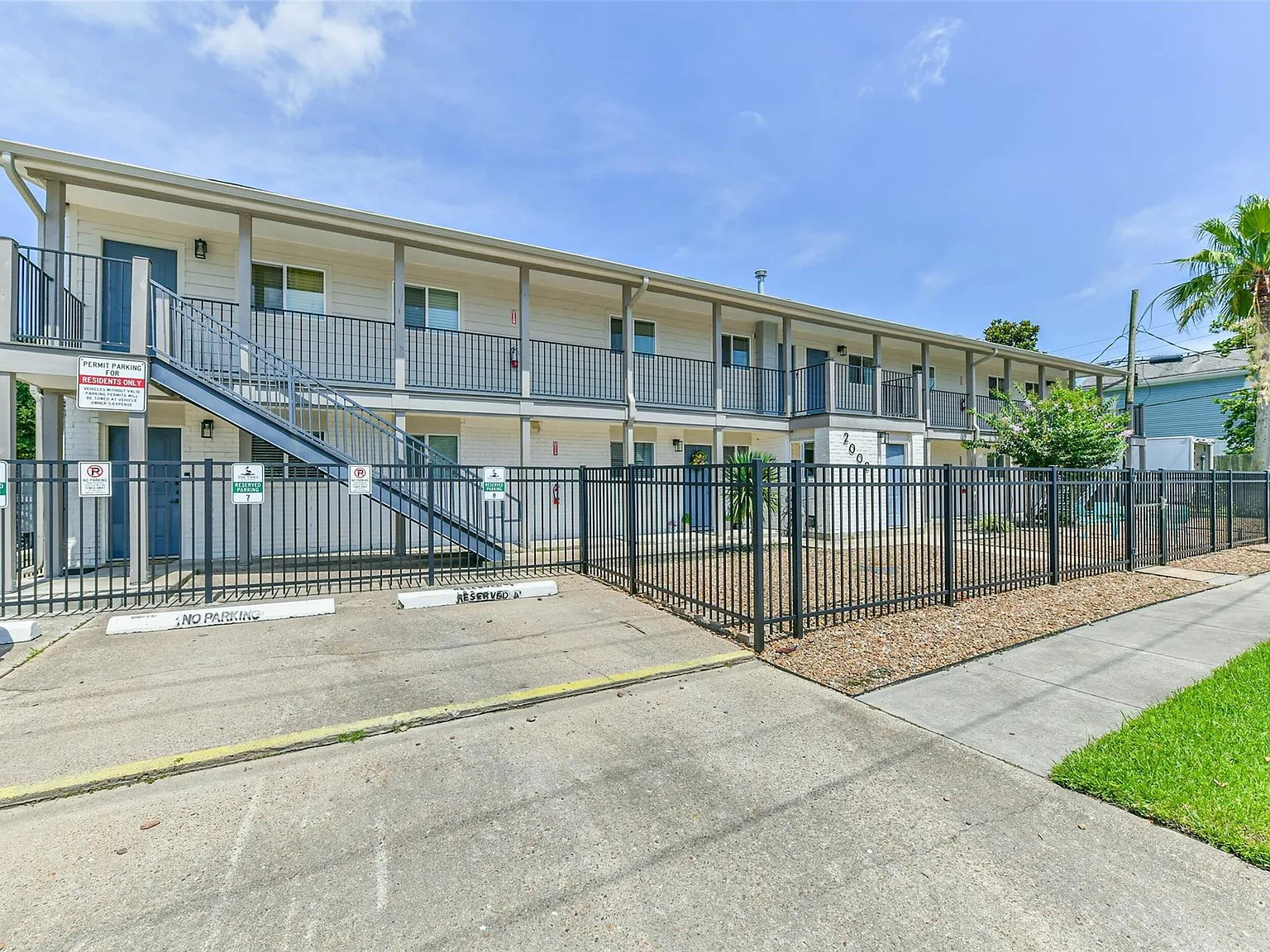 2 bed, 1.0 bath, 738 sqft, $1,550 — Photo 2