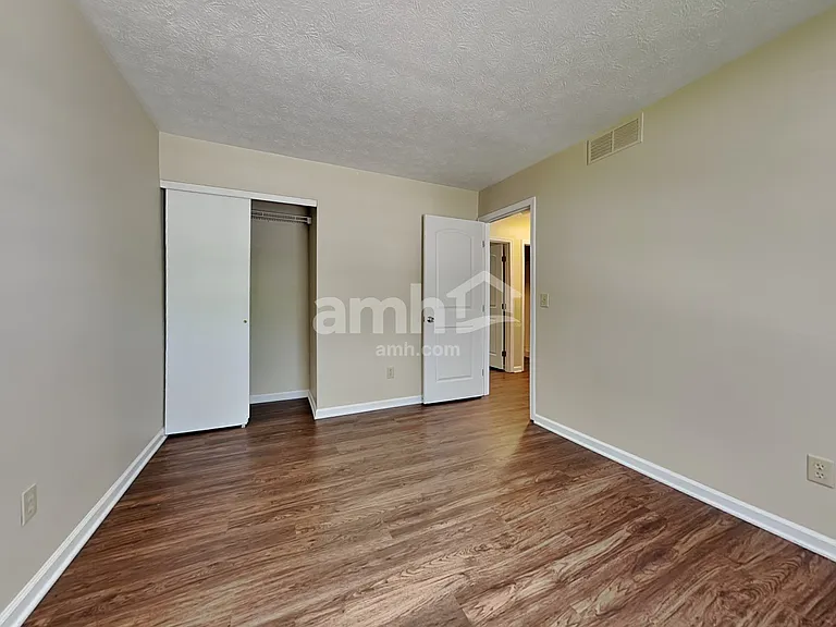 3659 Shorewood Dr — Photo 12