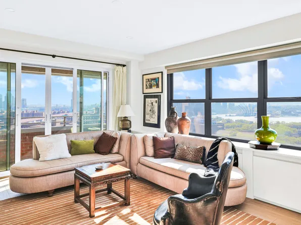 268 East Broadway image 4 of 38