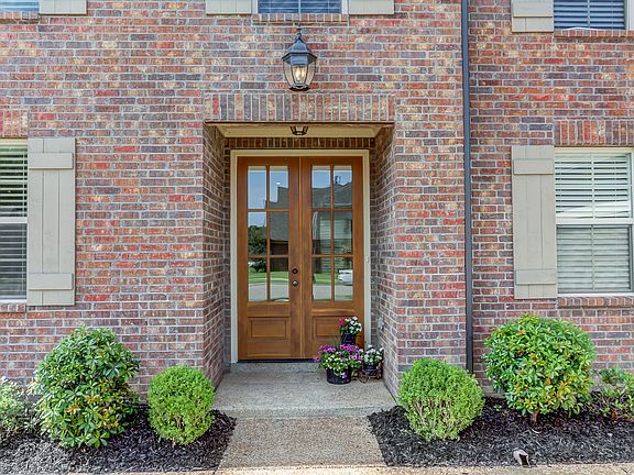 3rd image of 265 Lake Hollow Ln