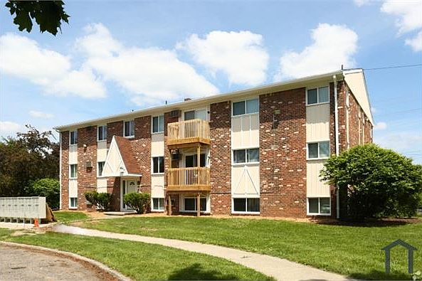 1st image of 1115 Dorchester Cir #7