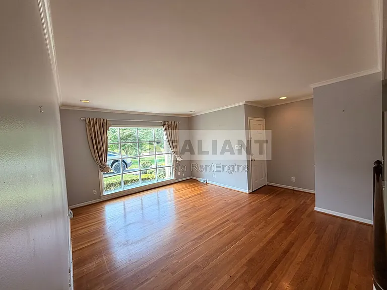 2039 Fontaine Rd — Photo 25