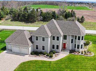 3268 Bay Hill Rd, Port Washington, WI 53074