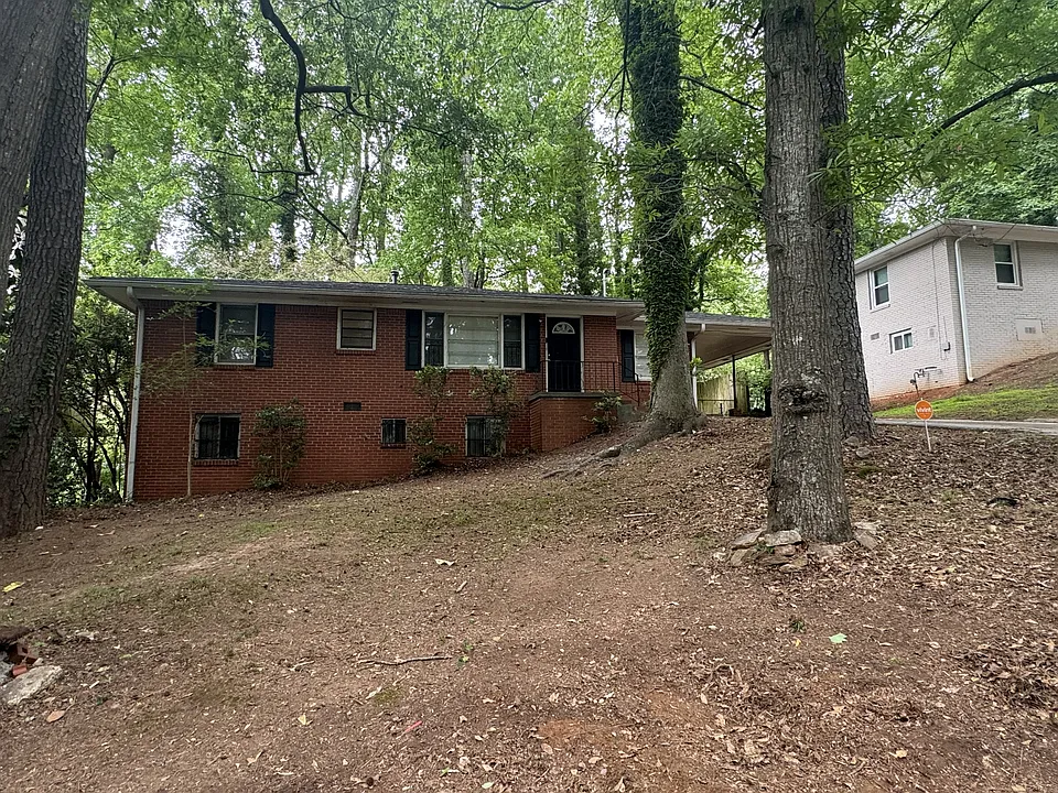 323 Bromack Dr SE
