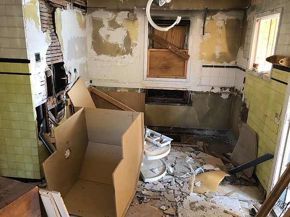 5th image of 1412 N Lorel Ave