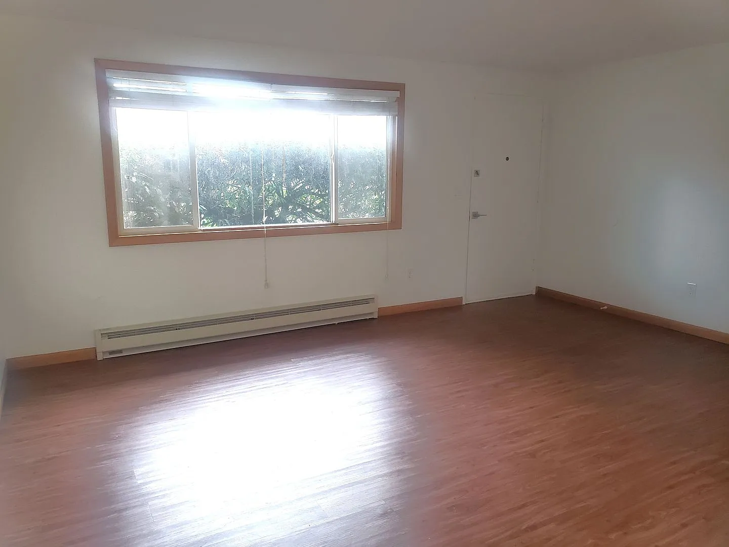 SE - 910-912 Tacoma Ave Duplex — Photo 4