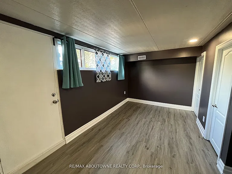 180 Mississauga Valley Blvd #1 — Photo 3