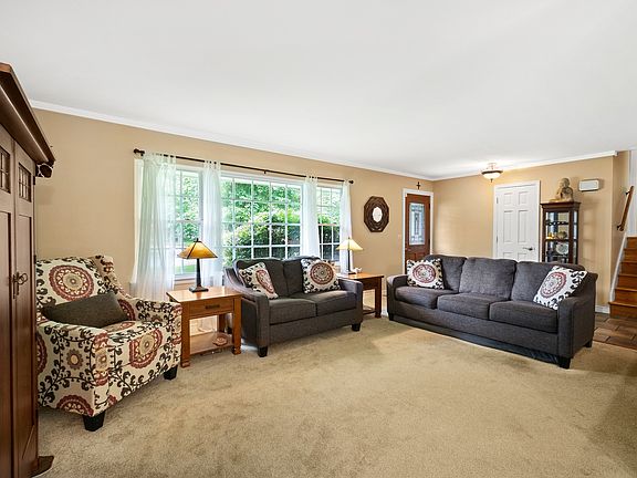 3rd image of 139 Sandalwood Dr