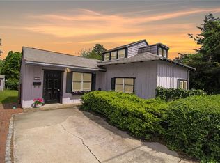 215 N Fenner Ave, Middletown, RI 02842