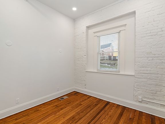 3rd image of 826 N Broadway St #201