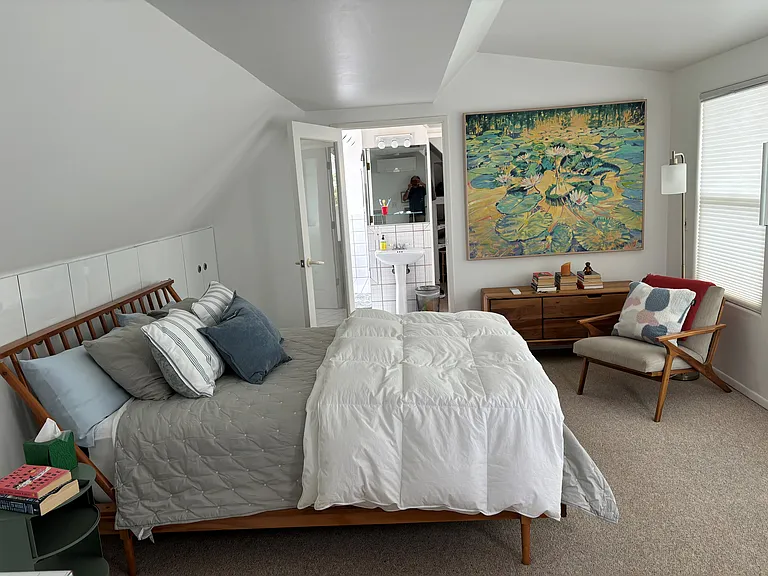 Upstairs bedroom - Also very bright and open with great ocean view.