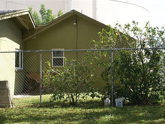 3rd image of 711 Casler Ave