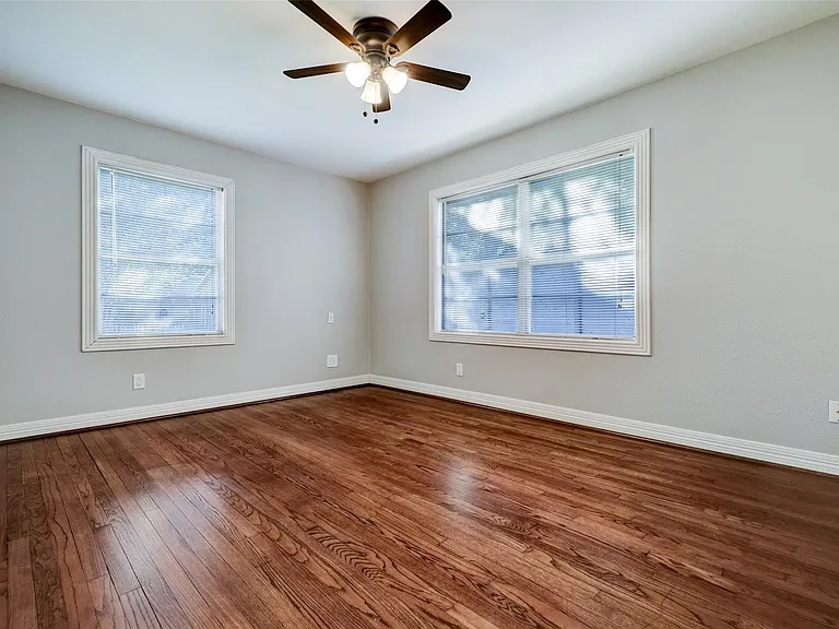 1946 Norcrest Dr — Photo 12