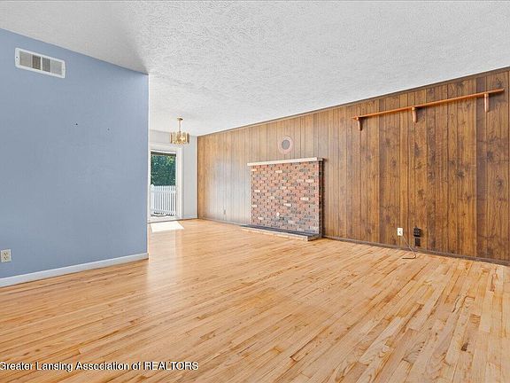 3rd image of 2711 W Mount Hope Ave