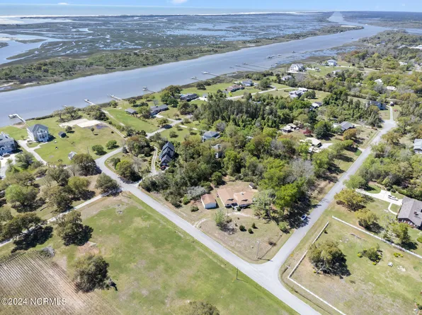 100 Deer Run, Hubert, NC 28539