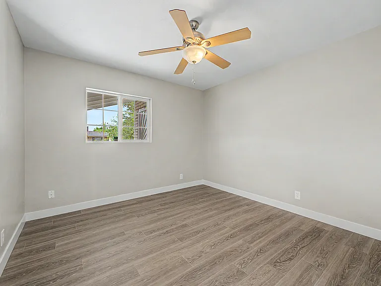 416 W Ivanhoe Pl — Photo 13