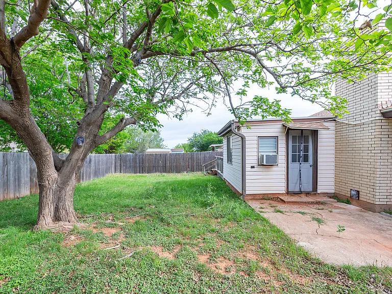 1710 Covey Ln — Photo 33