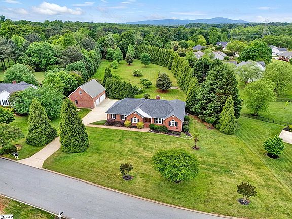 4th image of 506 Silver Ridge Dr