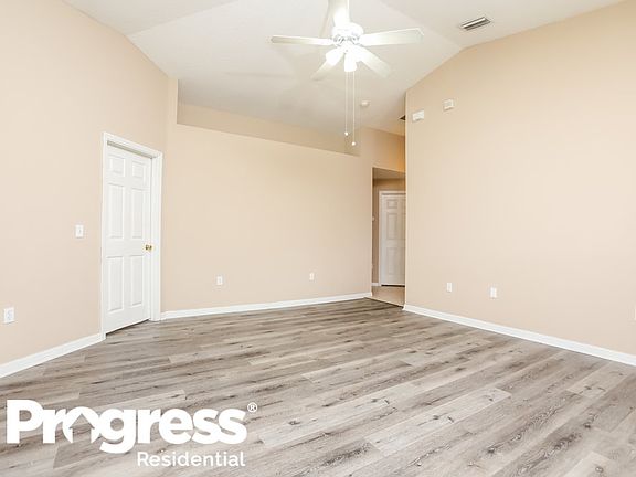 4th image of 960 Windsong Cir