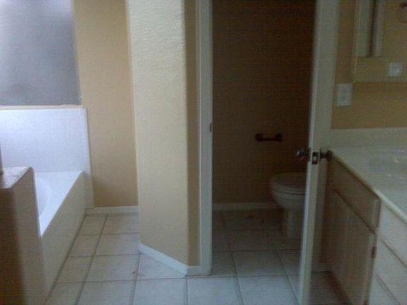 4th image of 2815 E Blackhawk Dr