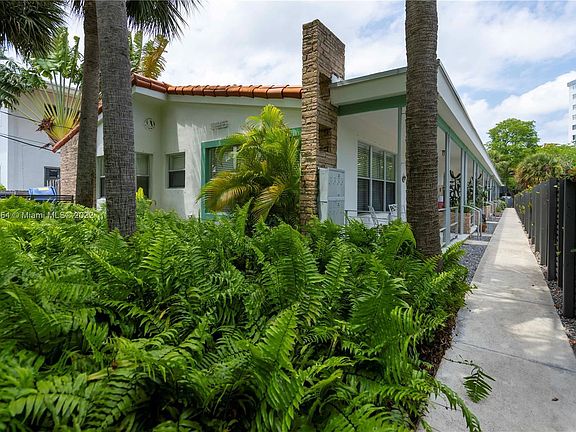 3rd image of 925 Bay Dr APT 6