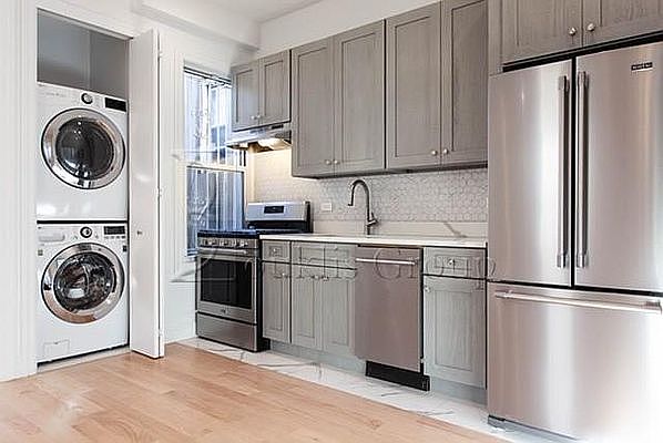 1st image of 25-42 22nd St