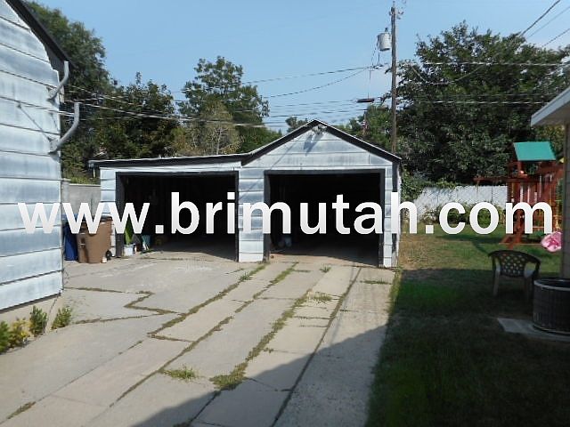 2nd image of 2635 S Kenwood St