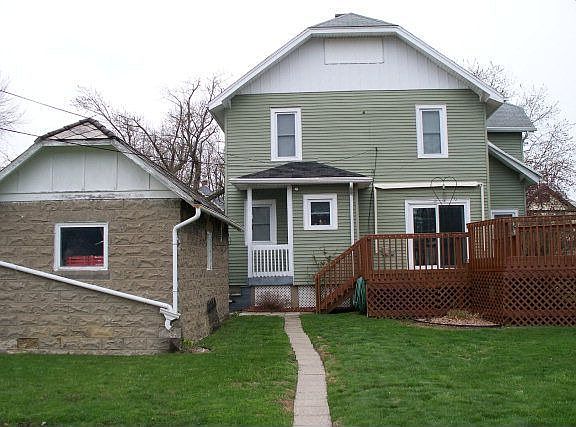 2nd image of 1027 S Walnut St
