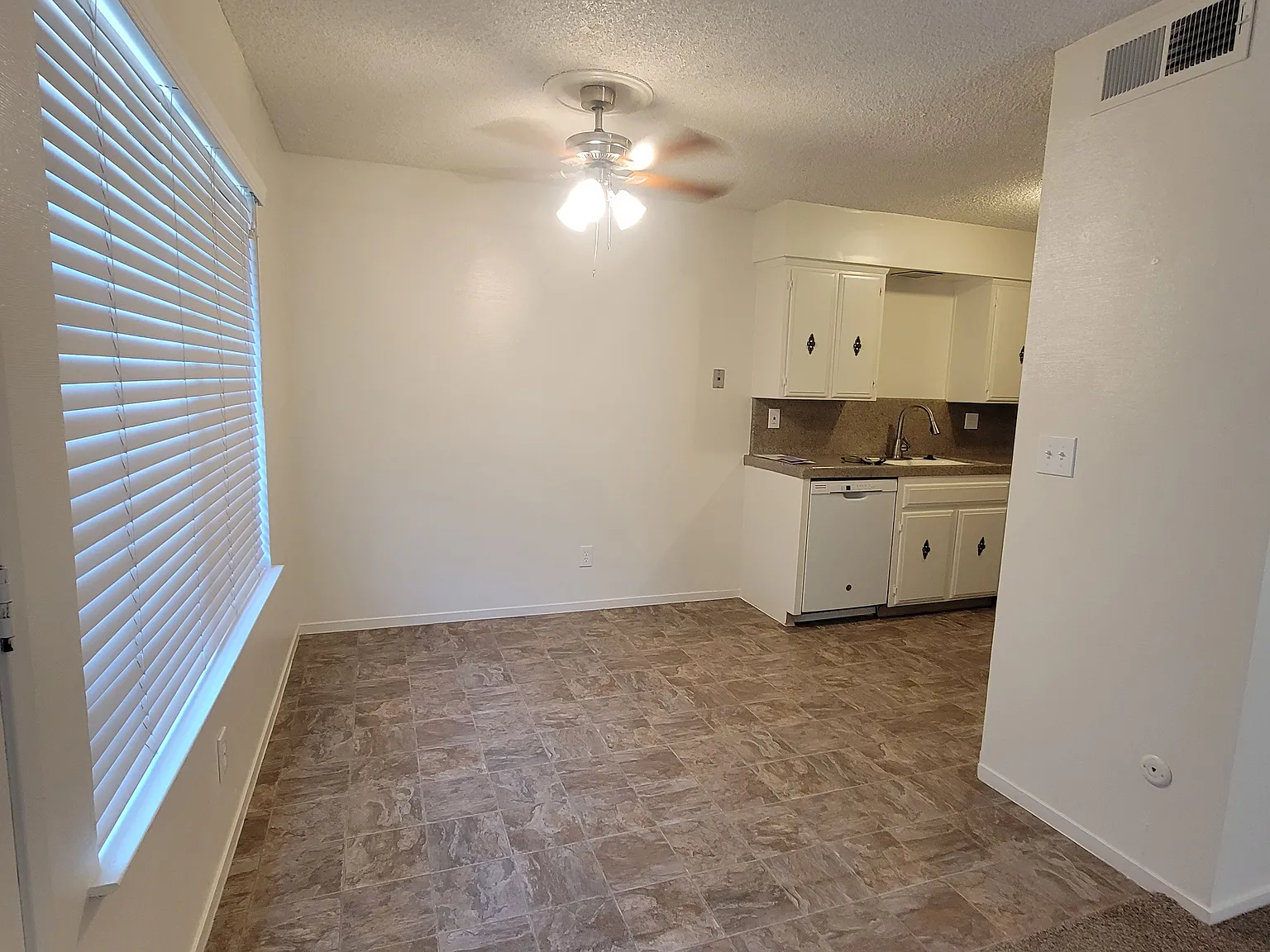 1 bed, 945 sqft, $1,395 — Photo 3