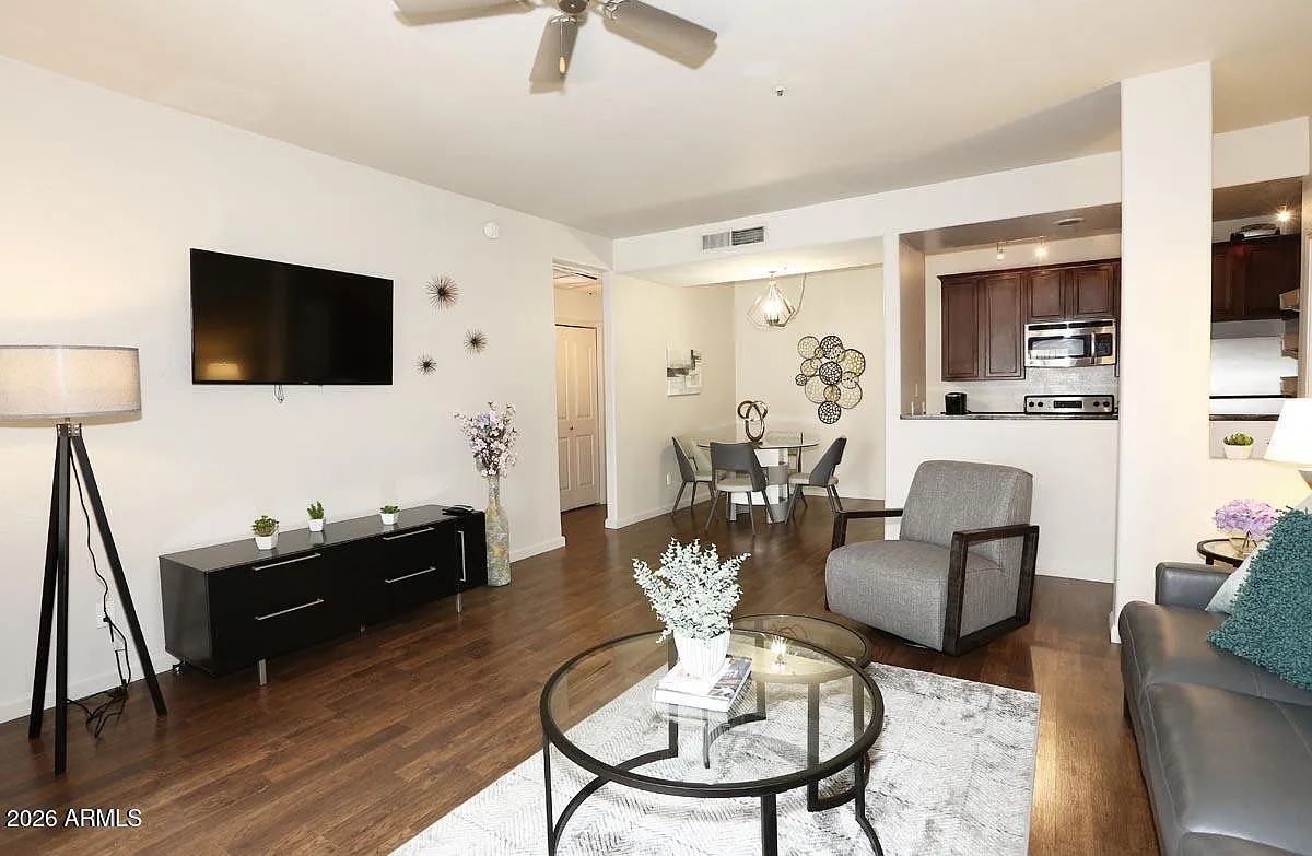 2 bed, 2.0 bath, 1029 sqft, $2,100 — Photo 1