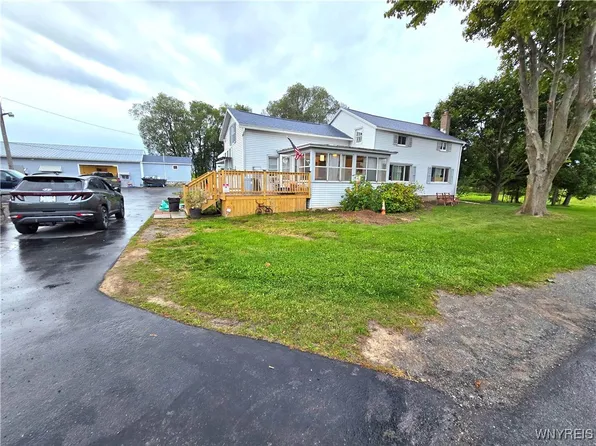 829 Moscow Rd, Hamlin, NY 14464