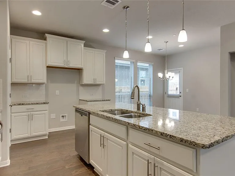 3240 E Whitestone Blvd #85 — Photo 13