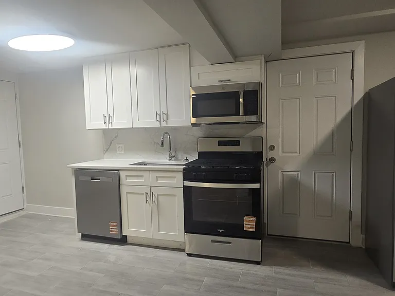 6418 N Campbell Ave #G — Photo 2