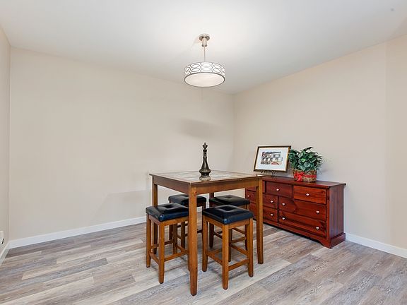 4th image of 16670 Diaz Dr