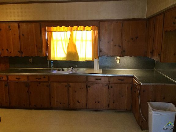 5th image of 2923 Medina Dr