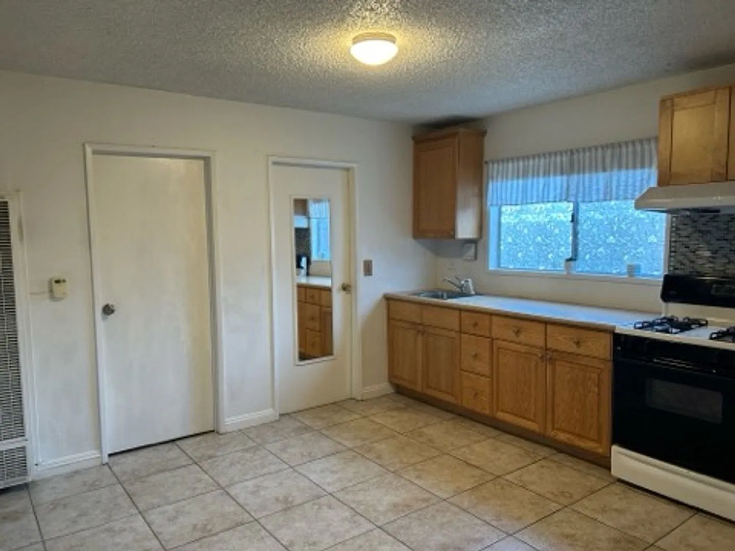 Private 2-Bedroom Rear House | Private Backyard + Patio | In-Unit Laundry. — Photo 4