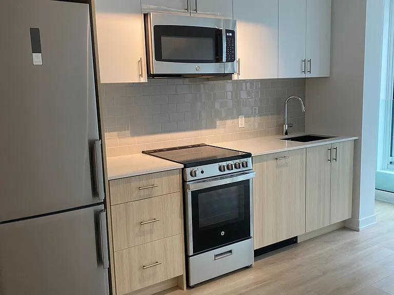 1195 The Queensway St #511 — Photo 10